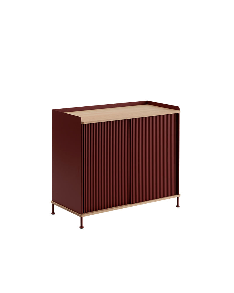 Enfold - Tmavě červený sideboard - Rýhovaný kov - Dub