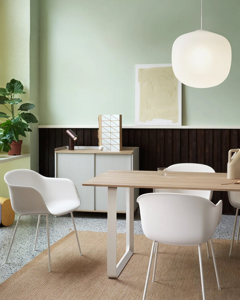 Enfold - Šedý sideboard - Žebrovaný kov - Dub