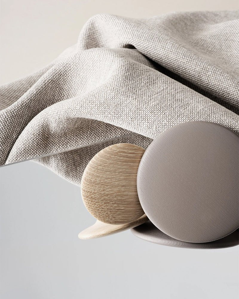 Dots - Věšák z taupe dubového dřeva - ø13
